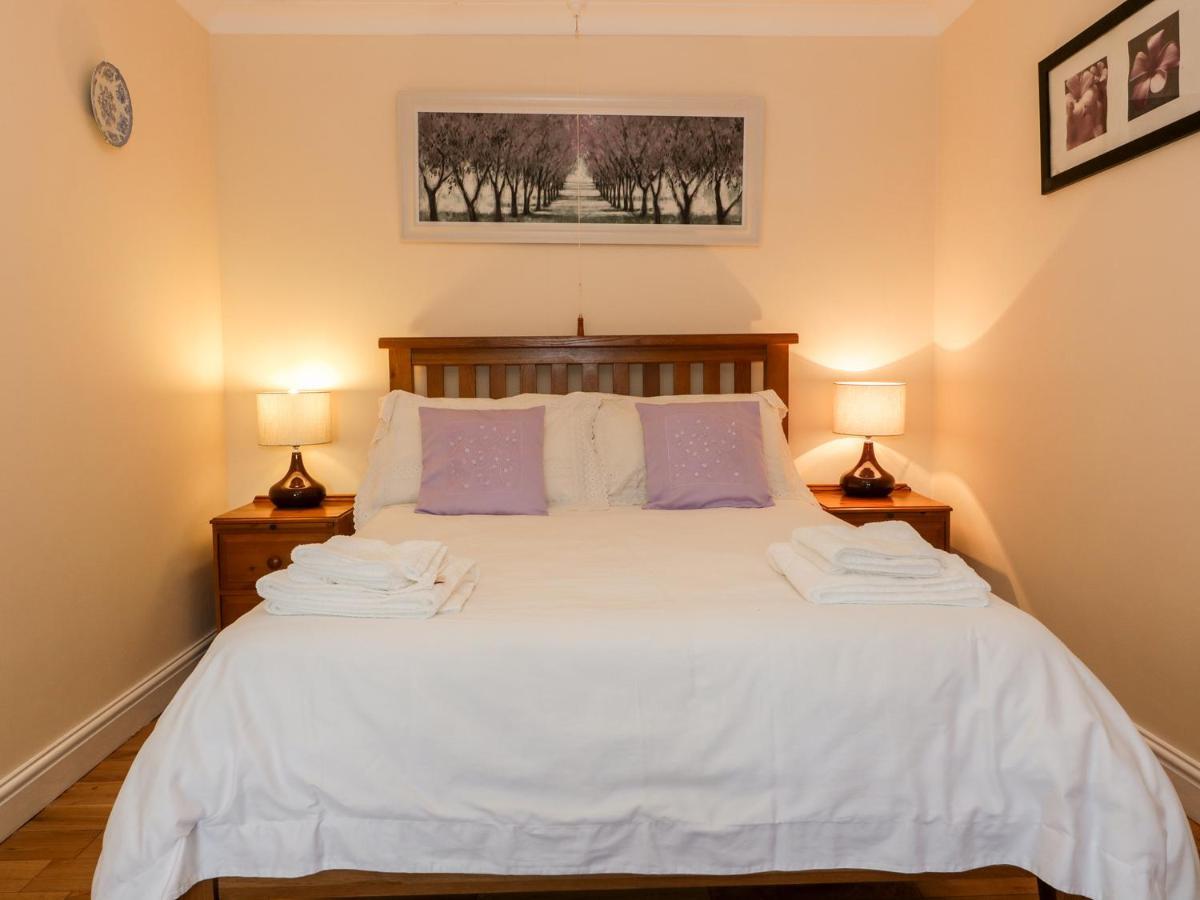 Ffynnonlwyd Cottage Llangynin Extérieur photo